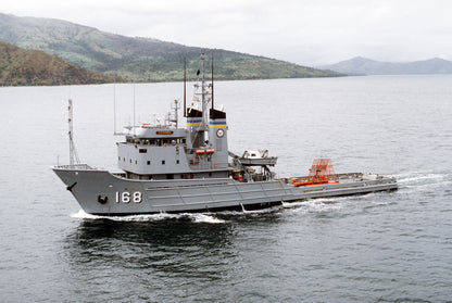 USNS Catawba (T-ATF-168) 36 inches boat model
