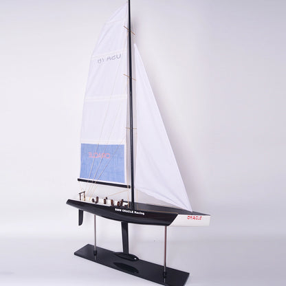 Maquette de yacht BMW Oracle à voile de taille moyenne, longueur 31 pouces