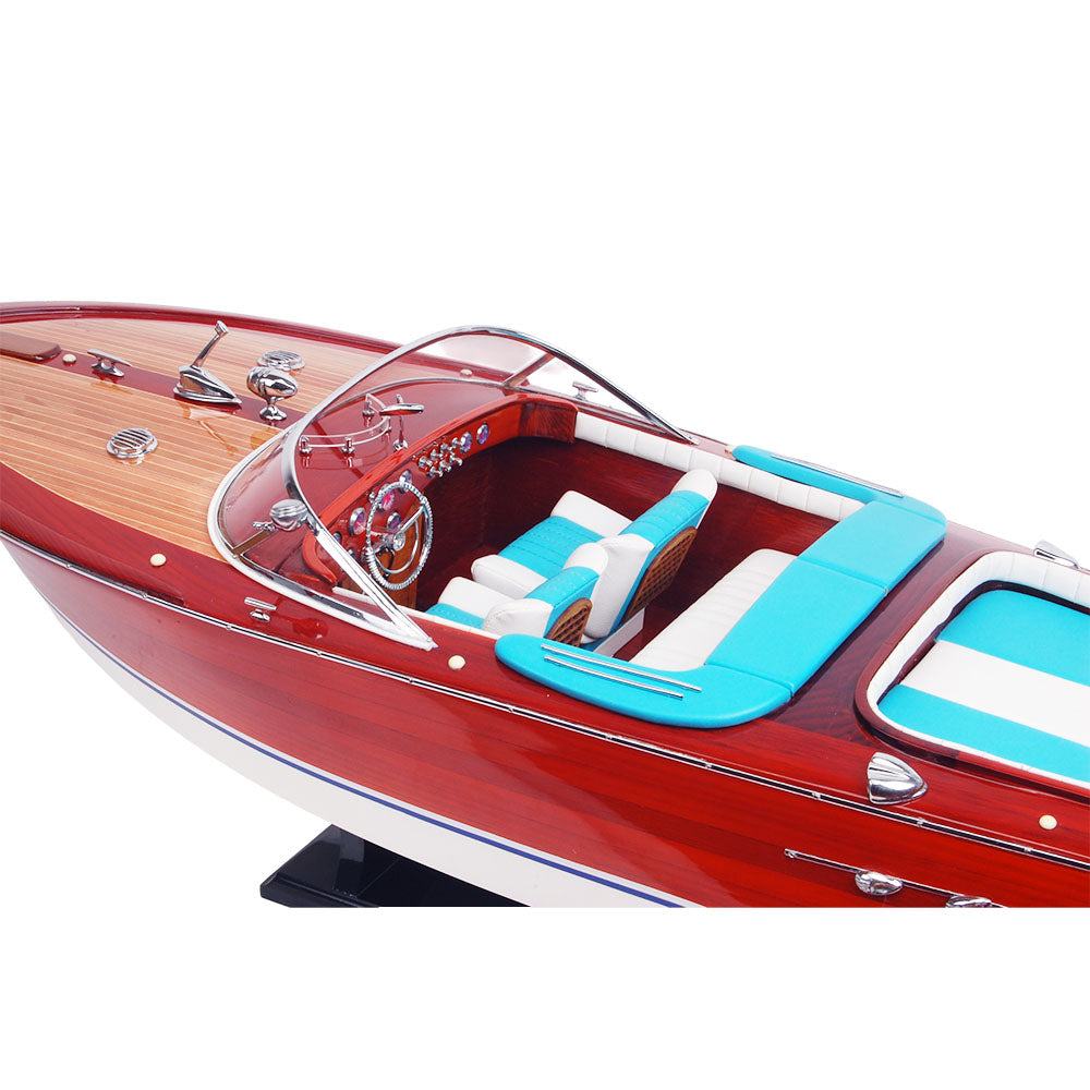 Maquette de grand hors-bord Super Riva peinte