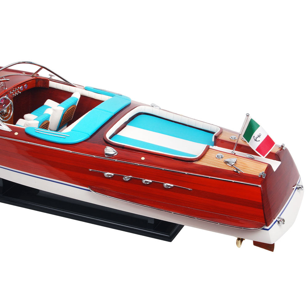 Maquette de grand hors-bord Super Riva peinte