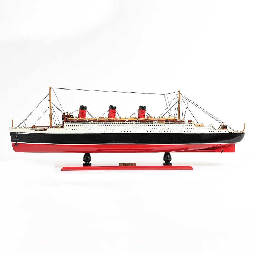 Queen Mary Midsize with Display Case