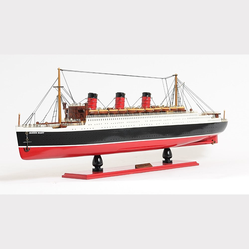 Queen Mary Midsize with Display Case