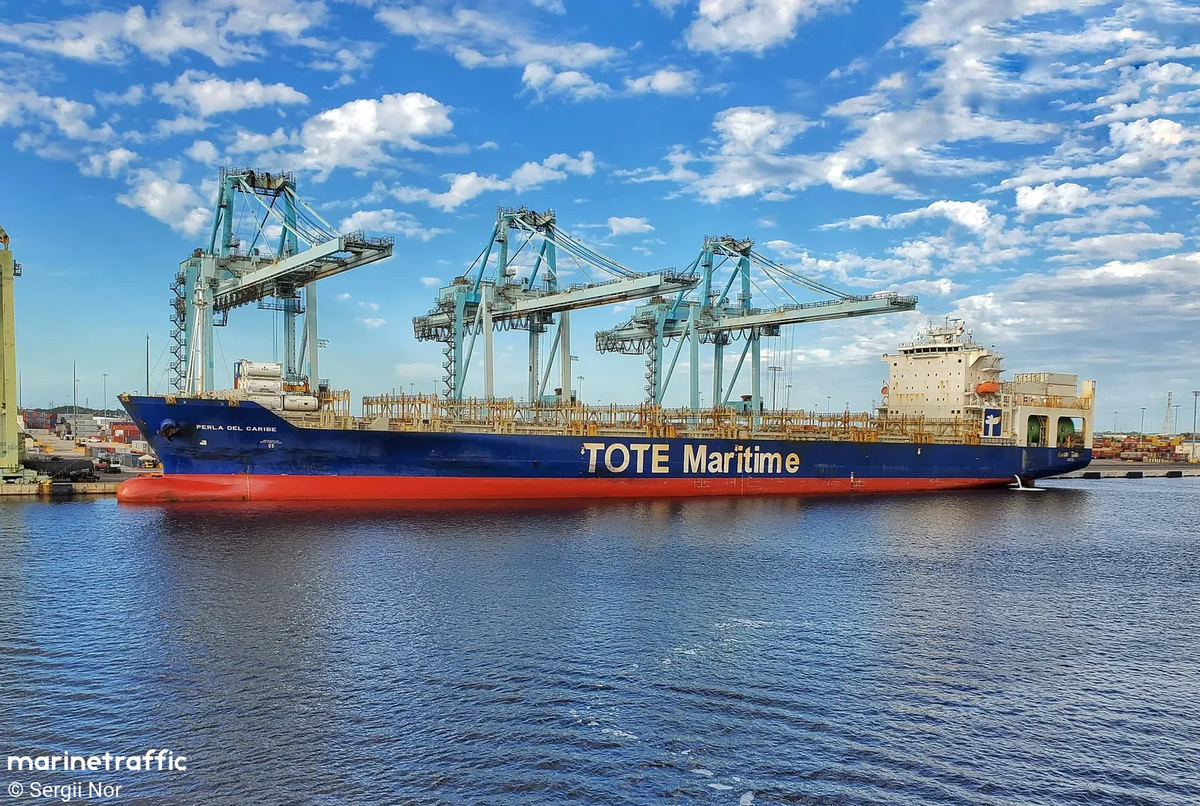 Perla del Caribe 30 inches Container Ship Model