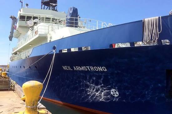 R/V Neil Armstrong Research 36 inches boat Model
