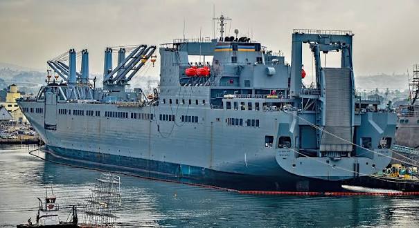 USNS Bob Hope (T-AKR-300) 30 inches boat model