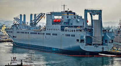 USNS Bob Hope (T-AKR-300) 30 inches boat model