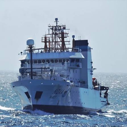 NOAA Ship Bell M. Shimada (R 227) 30 Inches Ship Model