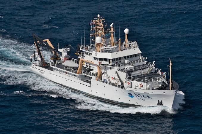 NOAA Ship Pisces (R 102) 30 Inches Ship Model