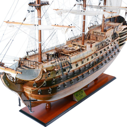 Ultimate HMS Victory Combo: A Model Ship and Classic Hat