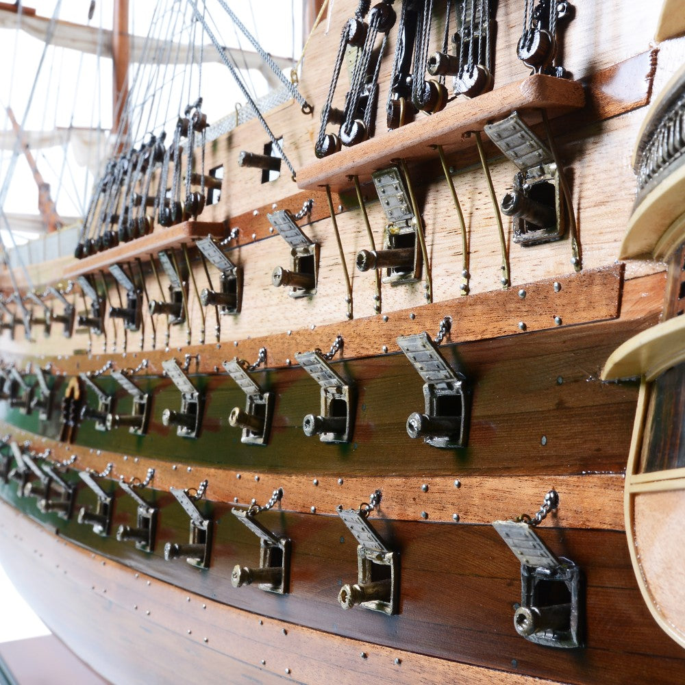 Ultimate HMS Victory Combo: A Model Ship and Classic Hat