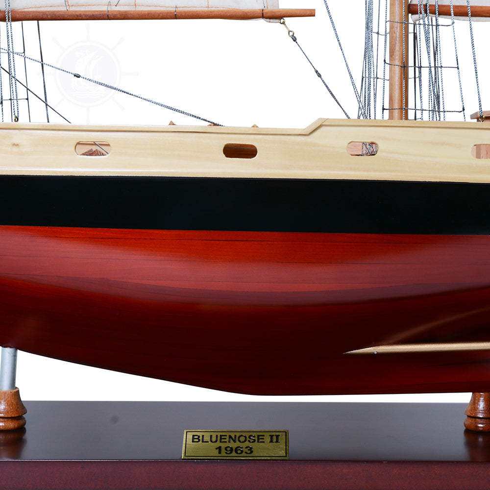 BLUENOSE II PAINTED MEDIUM Model Yacht | Museum-quality | Partially Assembled Wooden Ship Model
