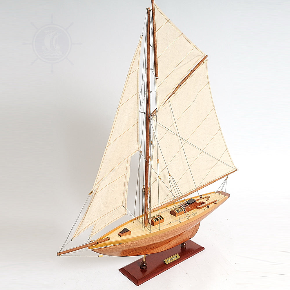 Maquette de bateau Pen Duick