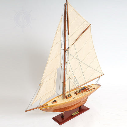 Maquette de bateau Pen Duick