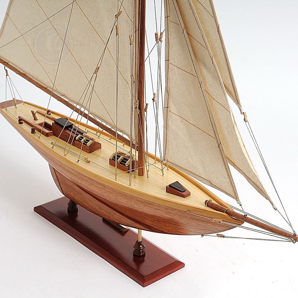 Maquette de bateau Pen Duick