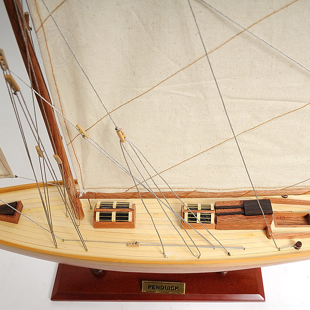 Maquette de bateau Pen Duick