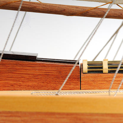 Maquette de bateau Pen Duick