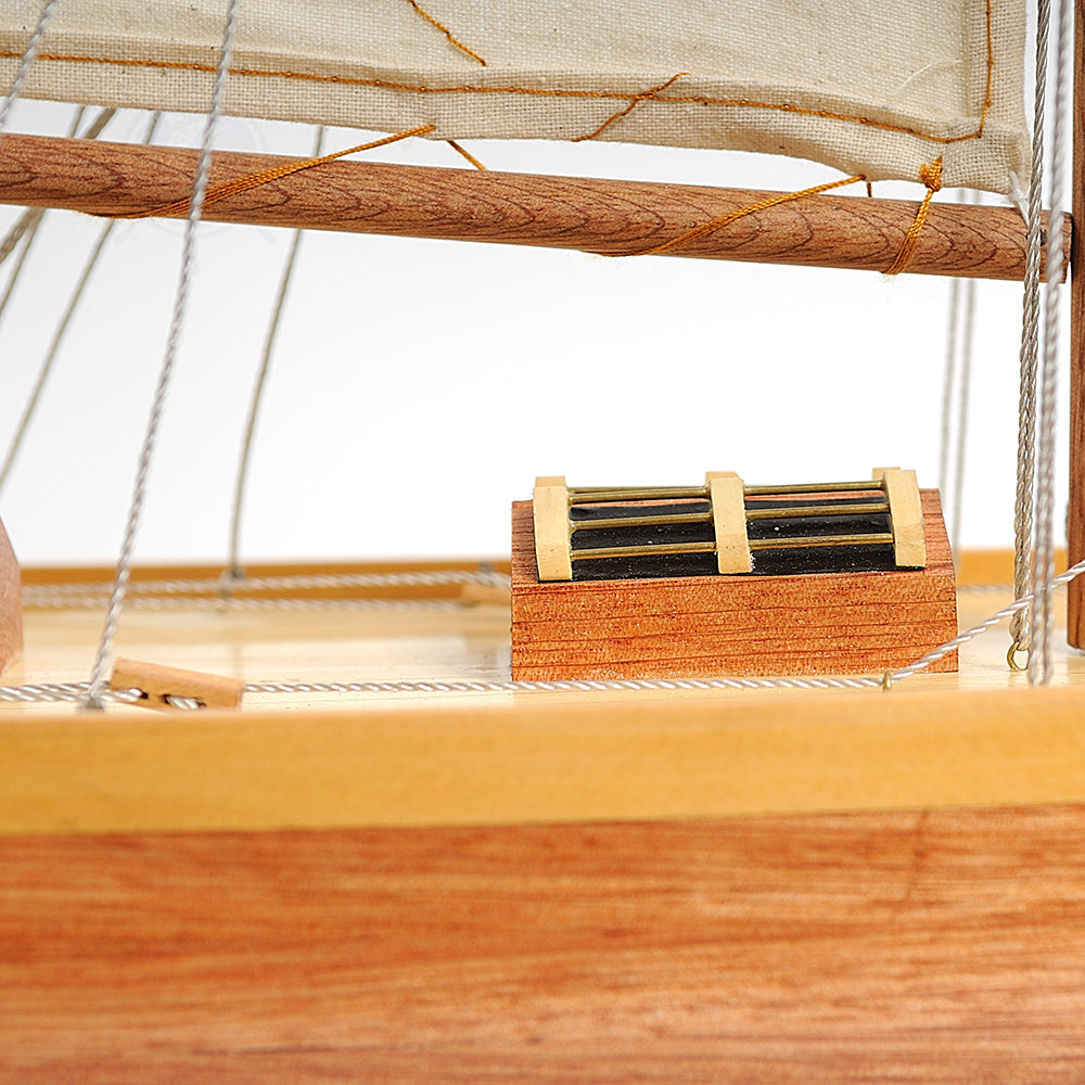 Maquette de bateau Pen Duick