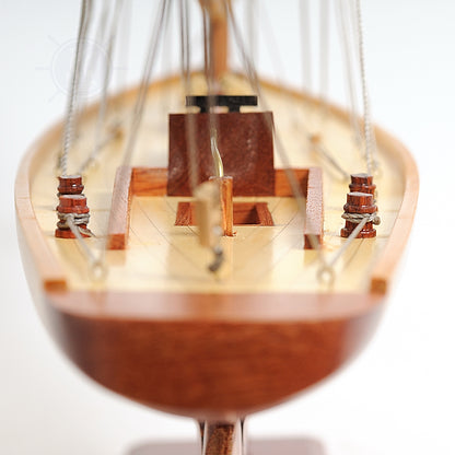 Maquette de bateau Pen Duick
