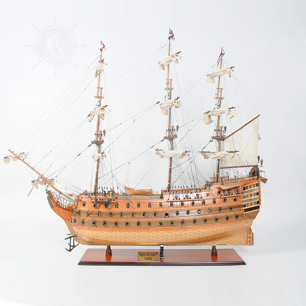 HMS Victory 56L With Display Case XL No Glass