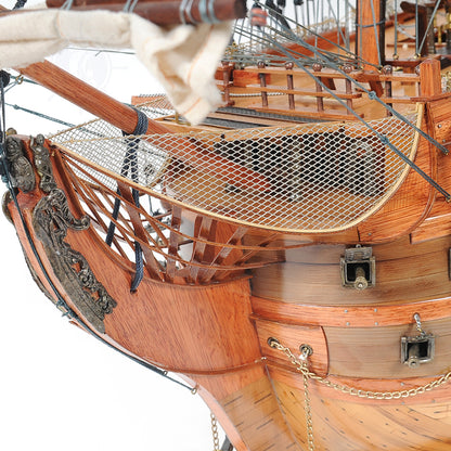 HMS Victory 56L With Display Case XL No Glass
