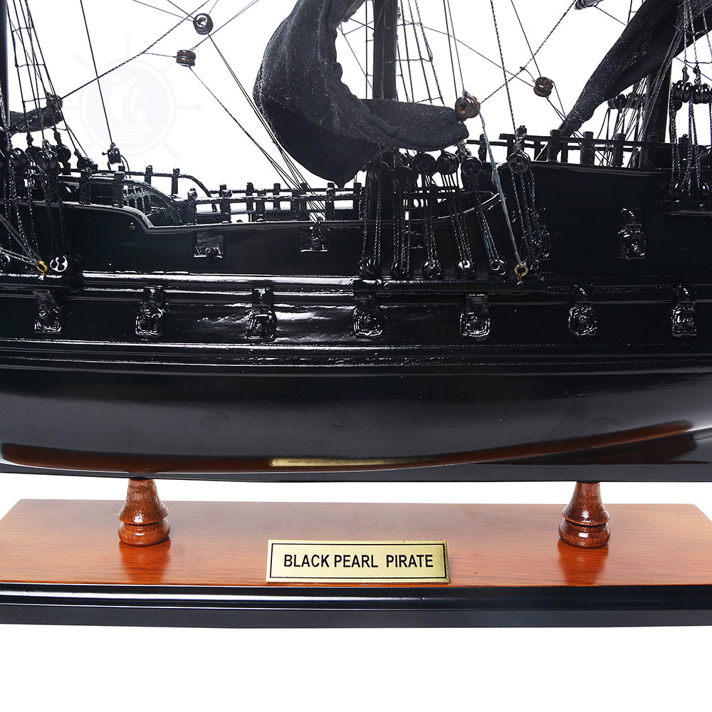 Black Pearl Pirate Ship Small Captain Line