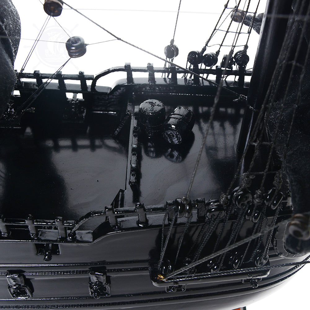 Black Pearl Pirate Ship Small Captain Line