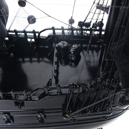 Black Pearl Pirate Ship Small Captain Line