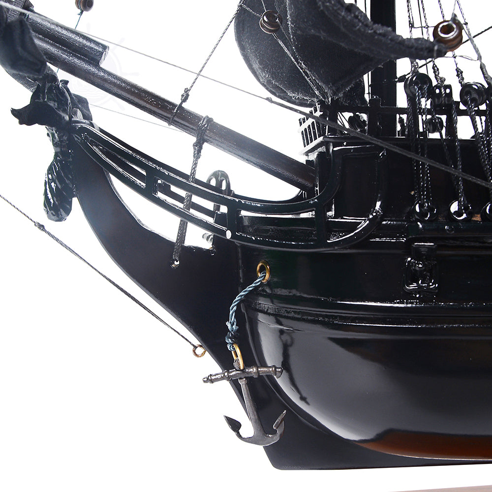 Black Pearl Pirate Ship Small Captain Line