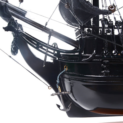 Black Pearl Pirate Ship Small Captain Line