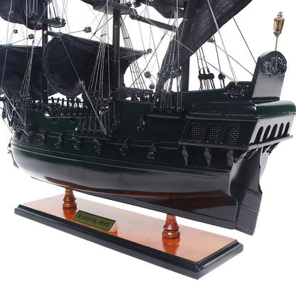 Black Pearl Pirate Ship Small Captain Line