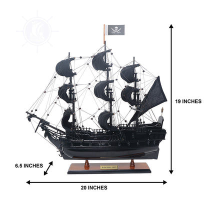 Black Pearl Pirate Ship Small Captain Line