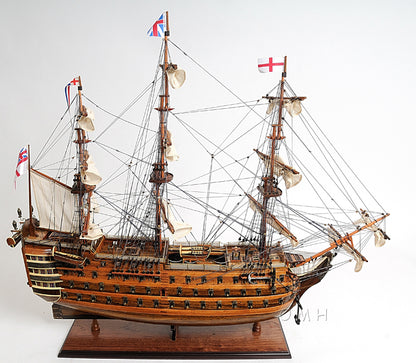 HMS Victory Midsize With Display Case