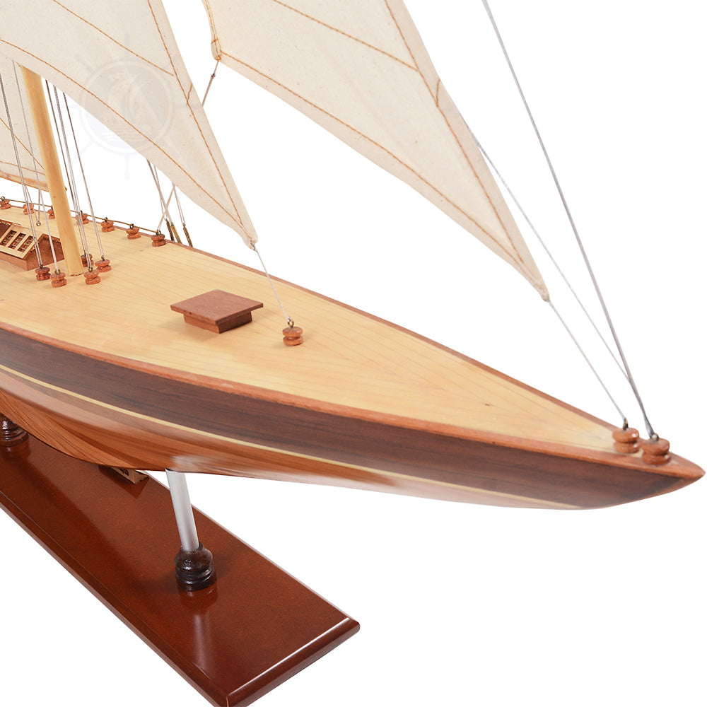Shamrock Yacht L